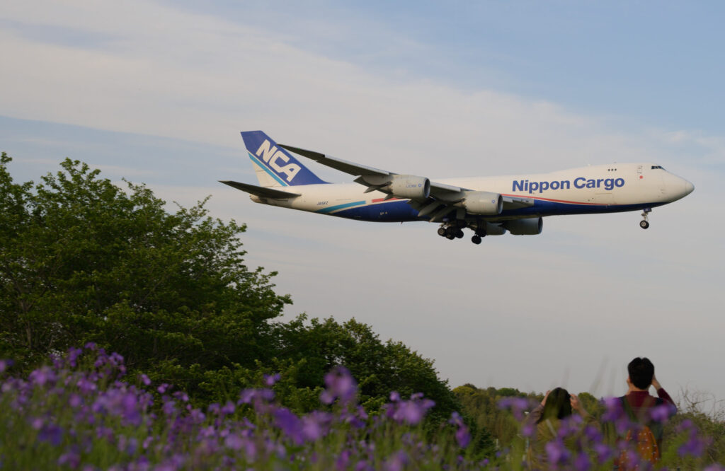 着陸するボーイング747-8F。