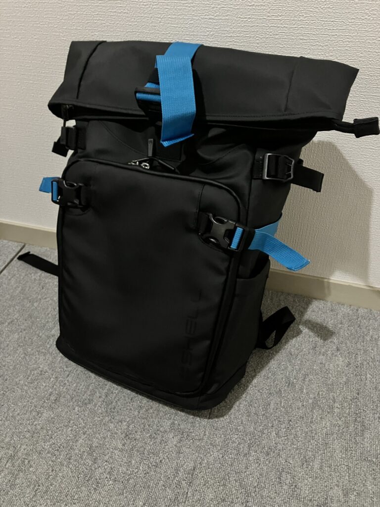 愛用しているHAKUBA プラスシェル レジスト02の色違い。背負いやすさや容量など高コスパでお気に入りのカメラバッグ。